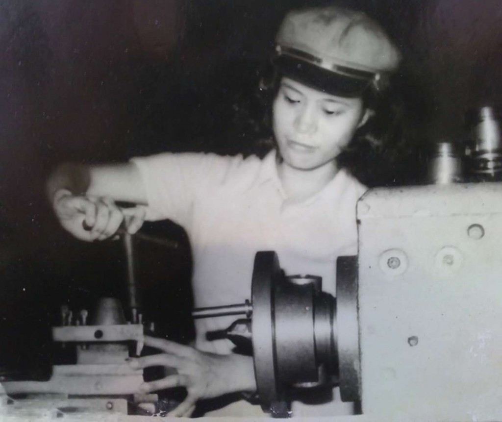 Die Journalistin und Entertainerin Pham Quynh Nga. Arbeitseinsatz in einer Fahrradfabrik.