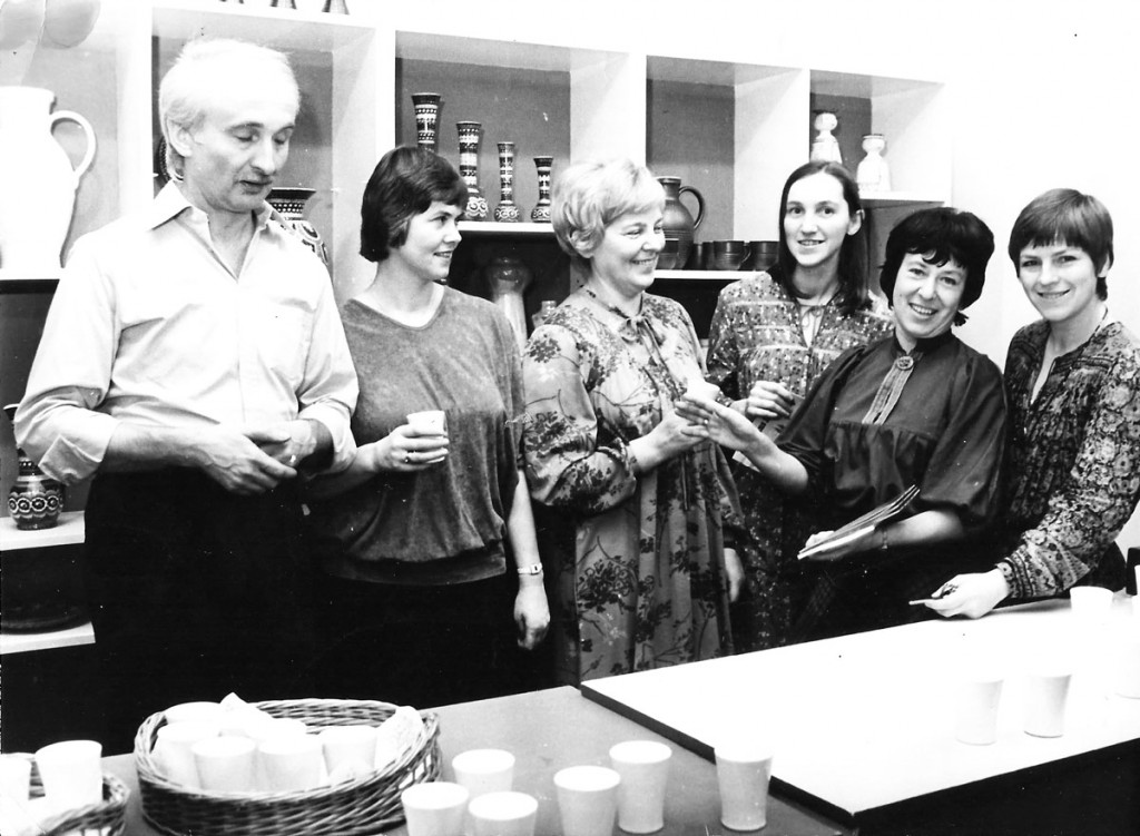 Als Team noch Kollektiv genannt wurde. Links der Galerieleiter, ganz rechts Gisela Frischmuth. Foto: Gisela Funke