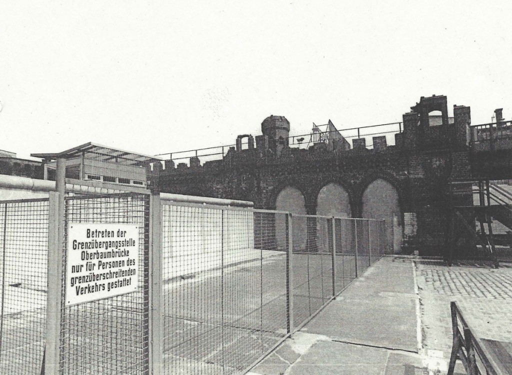 Oberbaumbrücke Grenzübergang Westseite 1983, Ansicht der „modernen“ Grenze von der Westseite / Quelle: BStU MfS