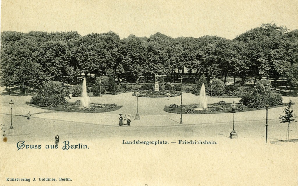 Der Landsberger Platz am Friedrichshain auf einer alten Postkarte um 1900.