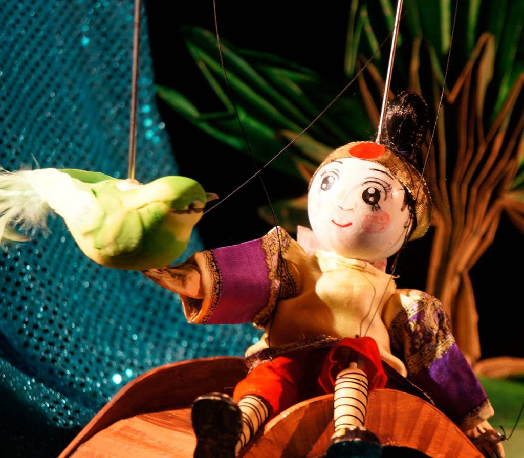 Momotaro der Pfirsichjunge | japanisches Marionettenspiel