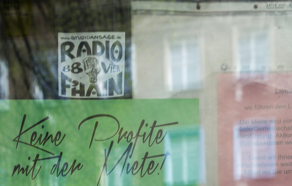 Mehr zu hören als zu sehen: Radio 88,4 in der Kreutzigerstraße 23 / Foto: Giovanni Lo Curto /