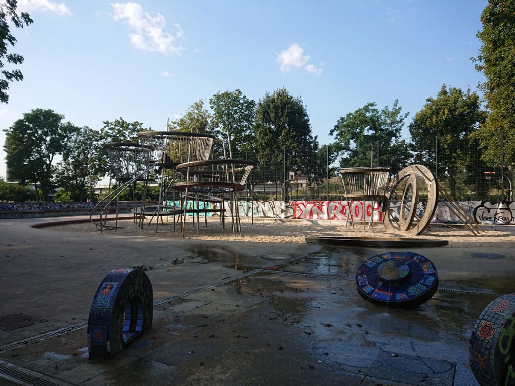 Spielplatz auf dem Annemirl-Bauer-Platz am Ostkreuz in Berlin | Foto: Dirk Moldt