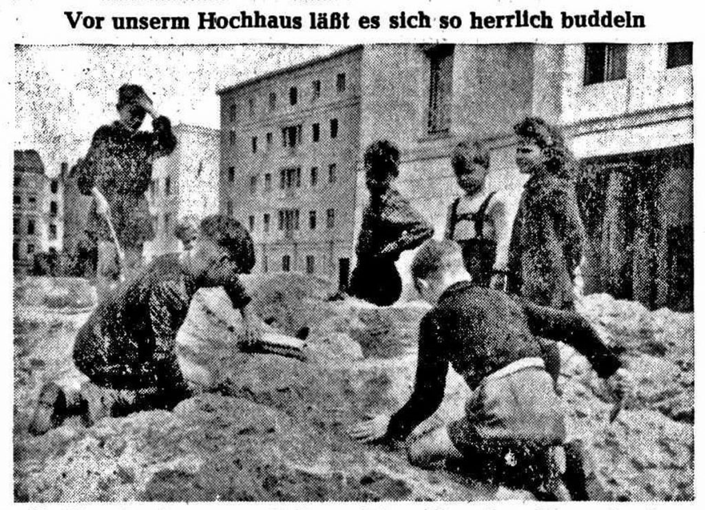 Spielende Kinder an der Weberwiese im Juni 1952| Foto: Kühne
