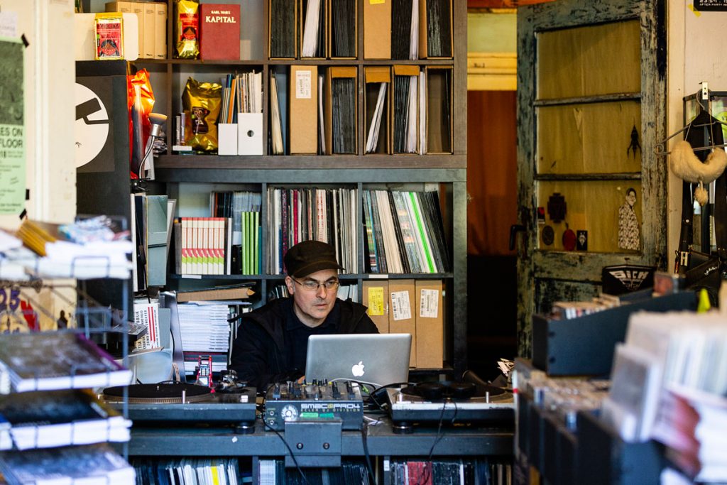 Christoph Fringeli, Gründer und Inhaber von „Praxis Records & Books“ | Foto: Giovanni Lo Curto