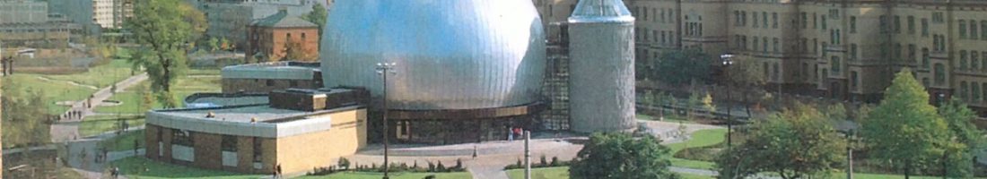 Das Planetarium im Prenzlauer Berg in Berlin, 1987. | Quelle: Postkarte