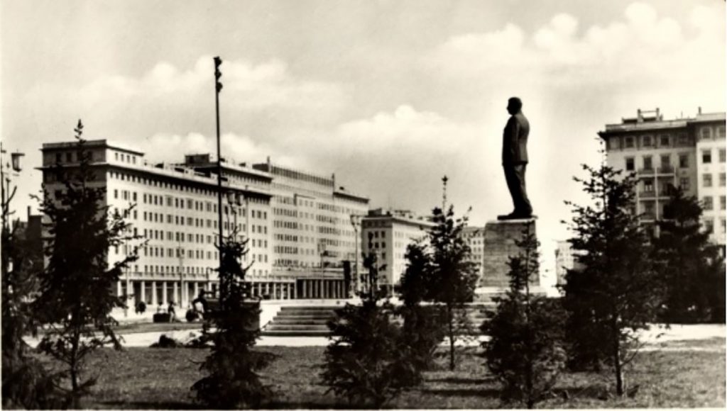 Stalin-Denkmal, 1955 | Quelle: Postkarte um 1955