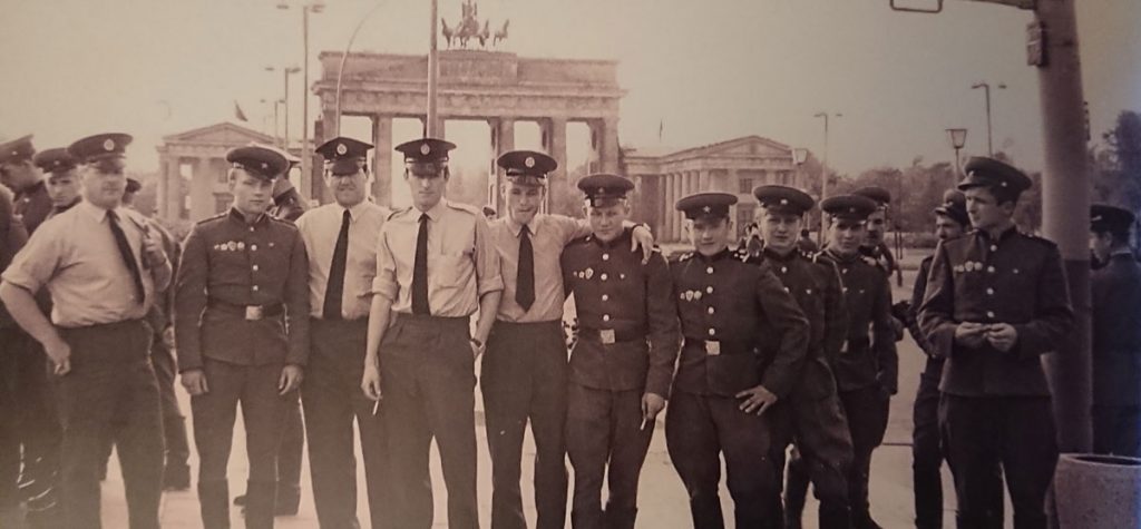 Sowjetischen und amerikanische Soldaten in Ostberlin im Sommer 1970 | Foto: Hans-Joachim Hellwig