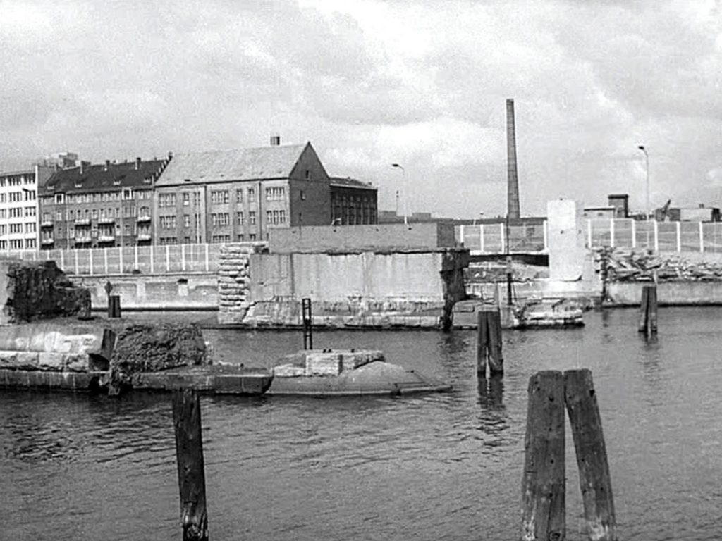 Überreste der Brommybrücke aus Westsicht | Quelle: FHXB-Museum