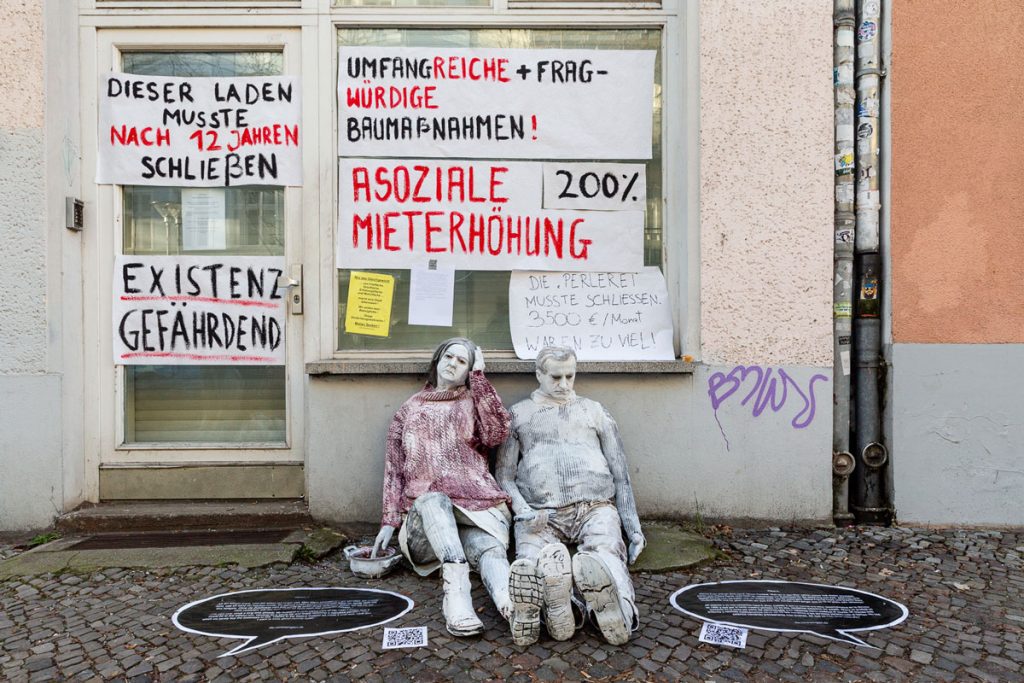 Mit Kunst- und Protestaktione gegen MIetsteigerungen in der Lenbachstraße 7 | Foto: Giovanni Lo Curto