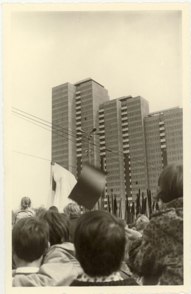 Bildreportage Die Einweihung des Lenindenkmals – mit Hindernis Von Dirk Moldt, Fotos von Hans-Joachim Hellwig