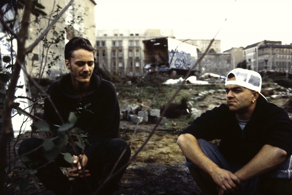 Segewald und Dr. Kössler 1994 im Tacheles Skulpturenpark | Foto: Segewald & Kössler