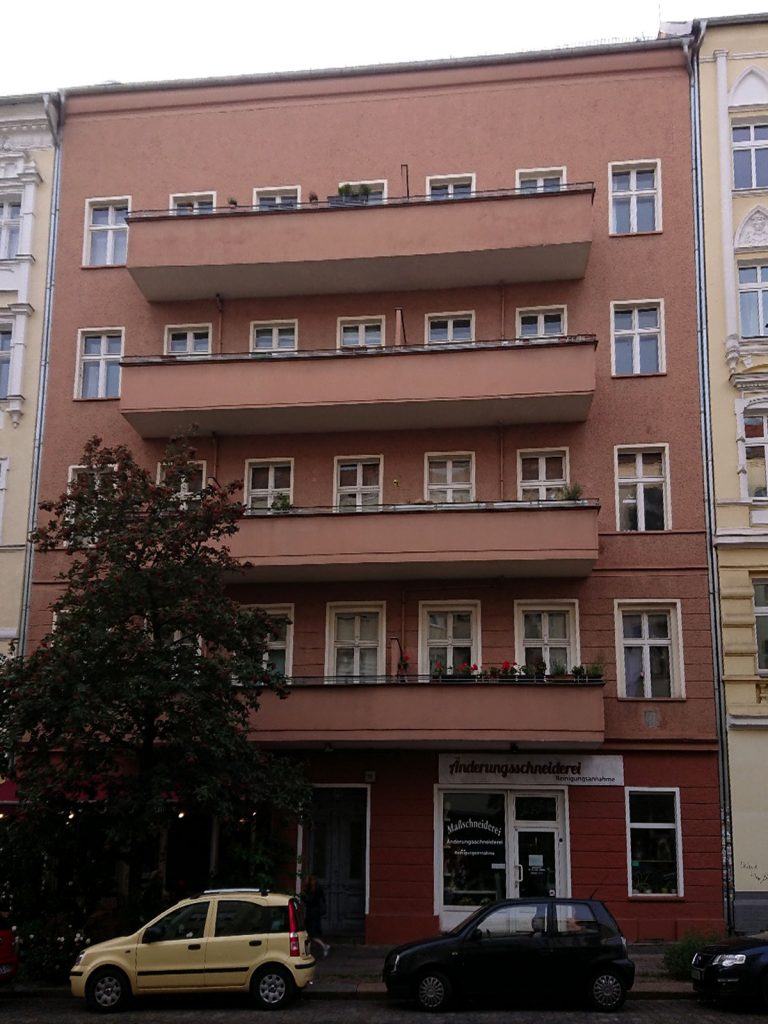 Das Haus in der Samariterstraße 36 Vor 50 Jahren wurde hier die Kommune 1 Ost gegründet – und ein dreiviertel Jahr später aufgelöst. Foto: Dirk Moldt in Berlin-Friedrichshain | Foto: Dirk Moldt