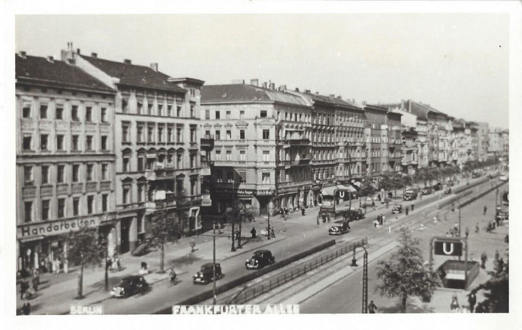 Memeler Straße (heute Weberwiese) um 1930 in Berlin-Friedrichshain| Foto: Postkarte